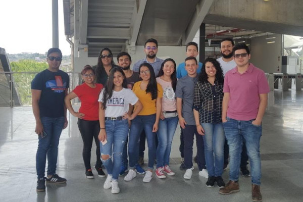 Estudiantes y docentes participantes de la misión académica a Panamá.