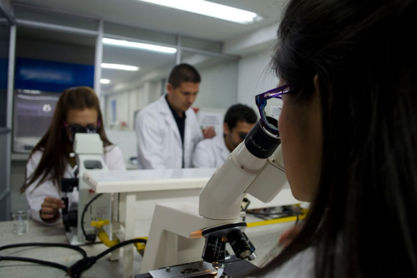 De la IA a la biotecnología: las profesiones que lideran el 2025