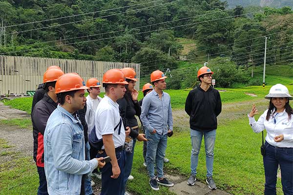 Estudiantes unicentralistas conectan con la energía hidroeléctrica